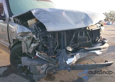 2002 Chevrolet Silverado 1500 Ls z USA, uszkodzony, nr VIN 2GCEC19T721171996